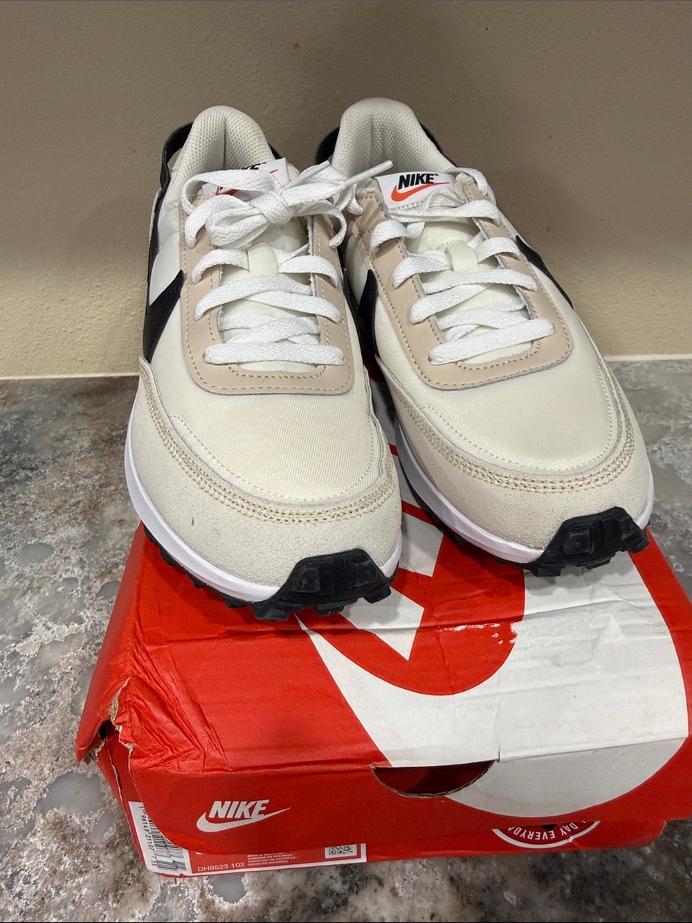 Nike Men’s White Beige & Black Low-Top Sneakers